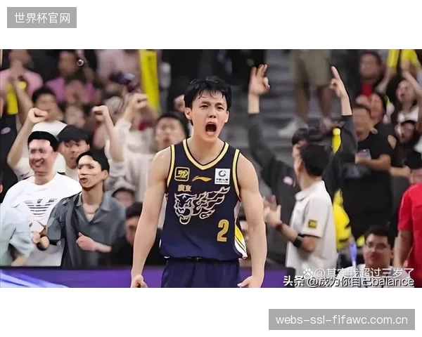 广东队本赛季表现未达预期,历史上罕见地无任何球员入选常规赛最佳阵容。 广东队本赛季表现未达预期,历史上罕见地无任何球员入选常规赛最佳阵容。