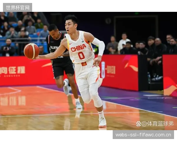 高诗岩延续其防守悍将本色,成为联盟最具压迫性的后场大闸。 高诗岩延续其防守悍将本色,成为联盟最具压迫性的后场大闸。